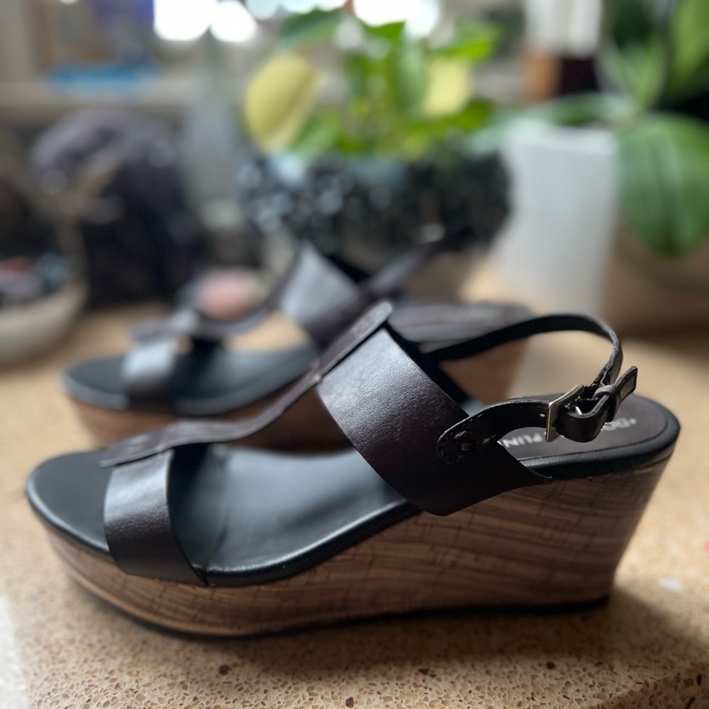Donald Pliner Classic Brown Leather Wedge Sandals with Ankle Buckle -size 9